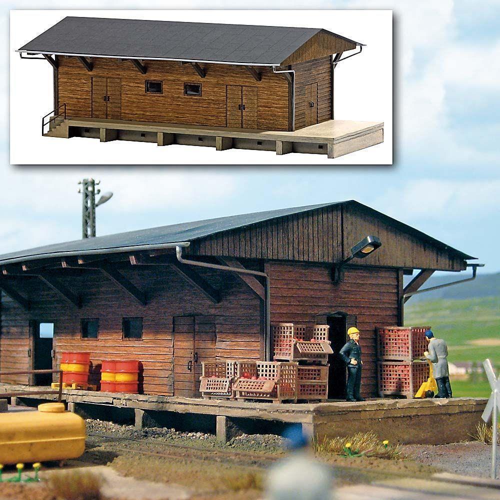Busch 1421 Güterschuppen »Braunsdorf«
