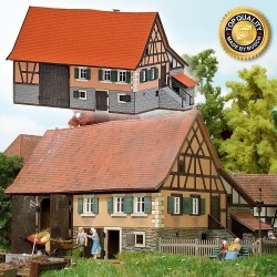 Busch 8789 Kleinbauernhaus aus Schwarzenweiler