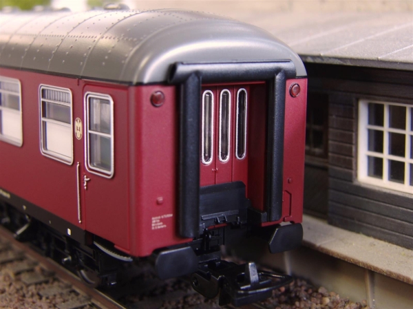 Piko 59625 Schnellzug-Halbspeisewagen DB