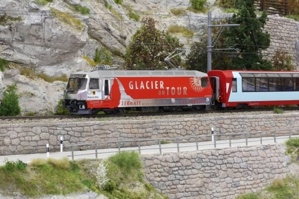 Bemo 1259161 RhB Ge 4/4 III 651 "Fideris" Werbelok "Glacier on Tour"