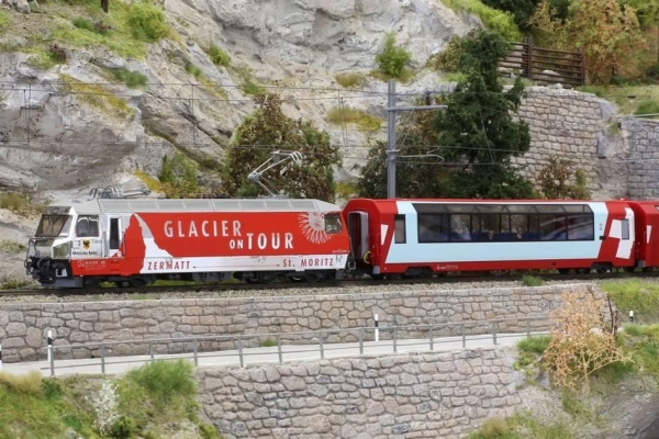 Bemo 1259161 RhB Ge 4/4 III 651 "Fideris" Werbelok "Glacier on Tour"