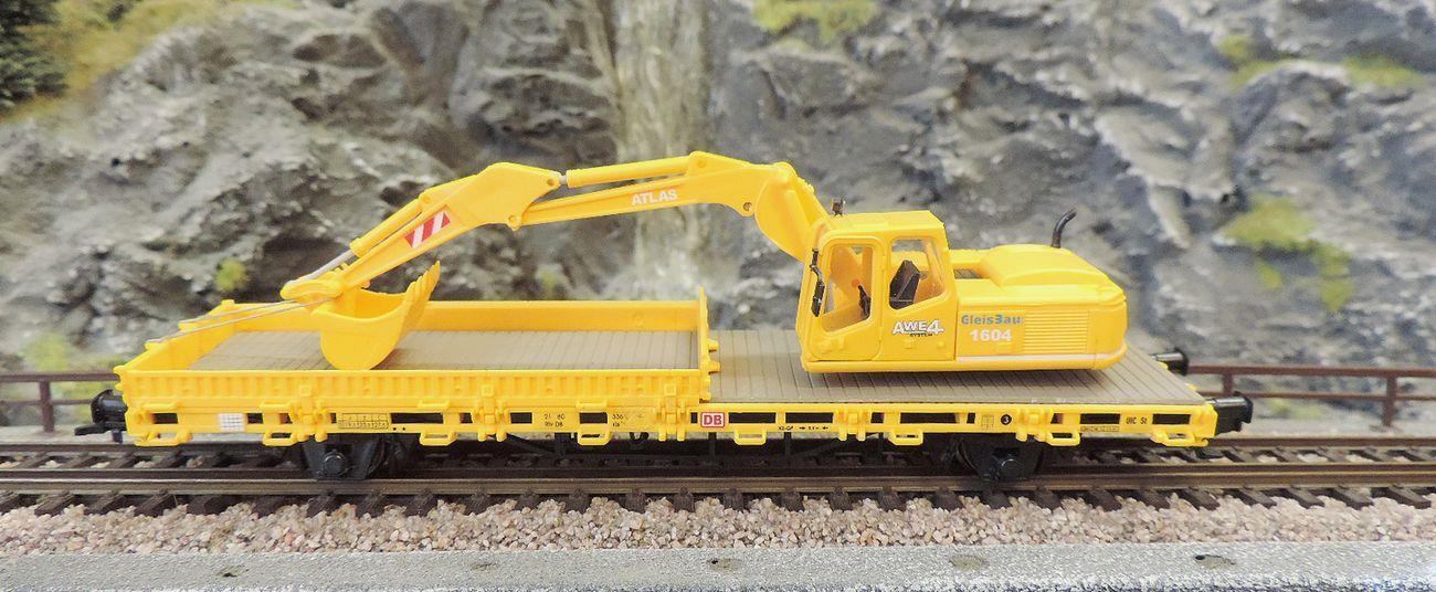 Kibri 26250 H0 Niederbordwagen mit ATLAS Bagger GleisBau,Fertigmodell