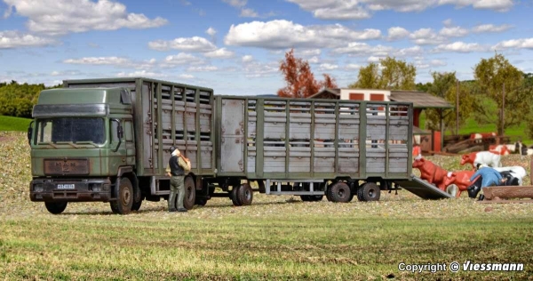 Kibri 12248 H0 Viehtransporter mit Anhänger und 12 Kühen