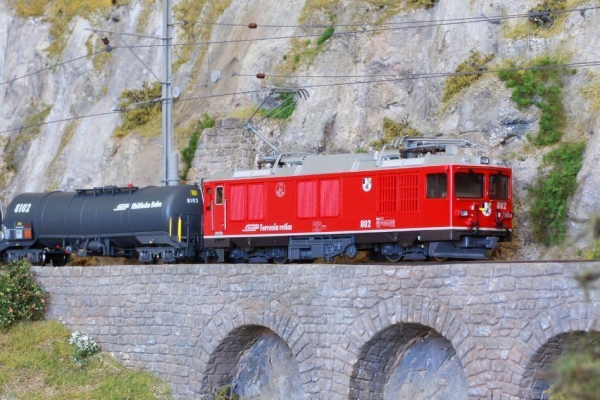 Bemo 1367122 RhB Gem 4/4 802 "Murmeltier" Zweikraftlok modernisiert "Sound"