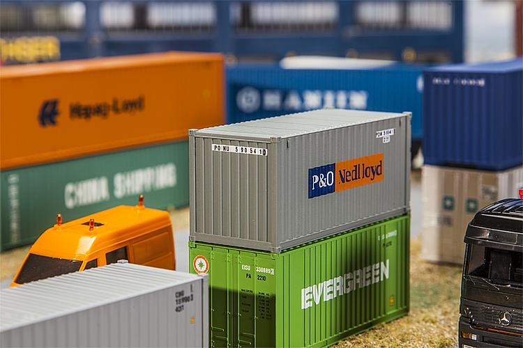 Faller 180824 20 Container mit dem Labeling des Unternehmens »P&O Nedlloyd«.