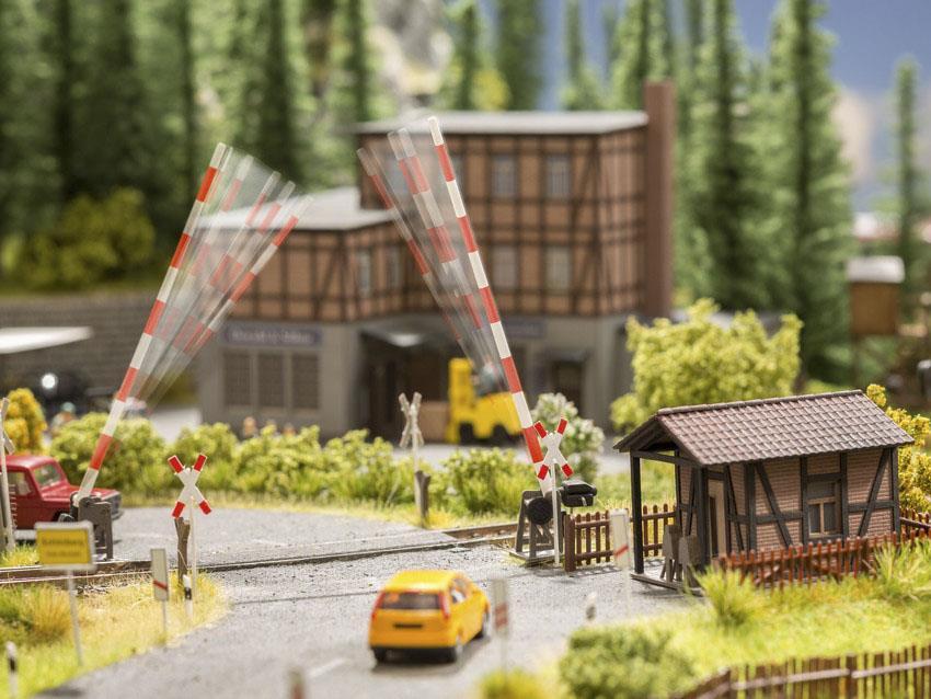 Noch 66260 micro-motion Bahnübergang mit Schrankenwärterhaus
