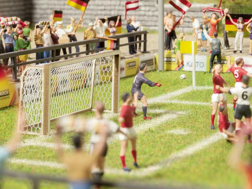 Noch 14399 Fu?balltore und Eckfahnen
