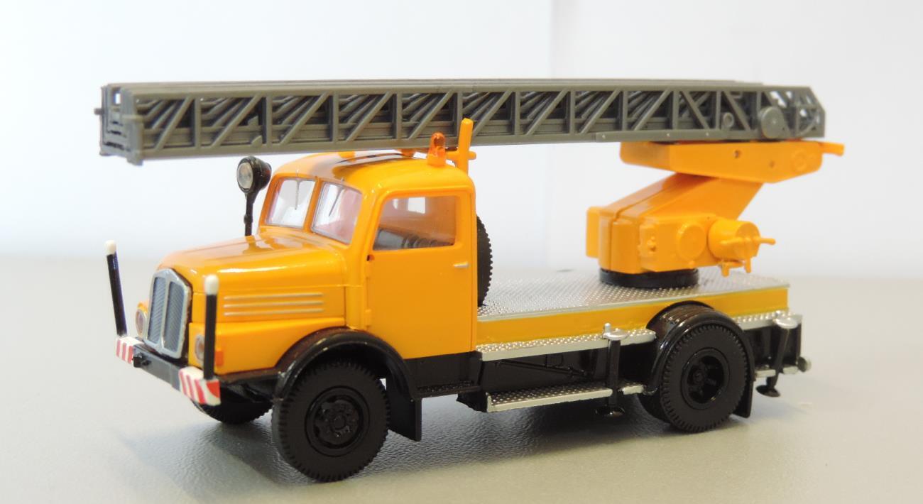 Brekina 71728 IFA S 4000-1 DL 25 als Kommunalfahrzeug, TD