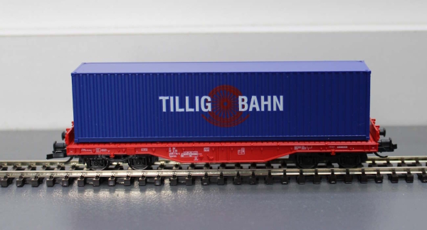 Tillig 01445 Einsteiger-Set: Güterzug der DB AG bestehend aus Diesellokomotive ?TRAXX?, zwei Flachwagen mit Beladung und einem Containertragwagen mit Beladung, Ep. VI