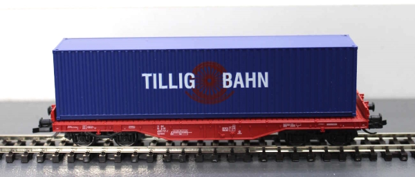 Tillig 01445 Einsteiger-Set: Güterzug der DB AG bestehend aus Diesellokomotive ?TRAXX?, zwei Flachwagen mit Beladung und einem Containertragwagen mit Beladung, Ep. VI