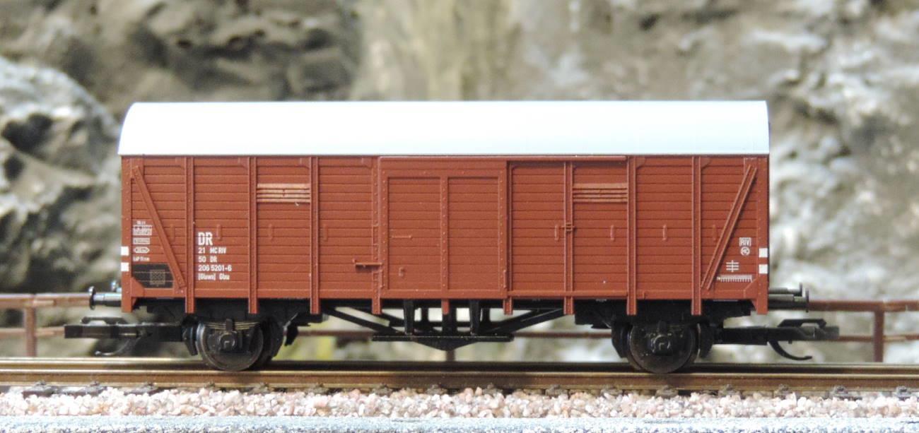 Tillig 14172 Gedeckter Güterwagen Glxu der DR, Ep. IV -FORMVARIANTE-