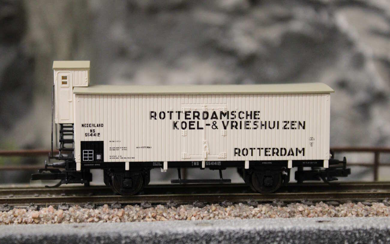 Tillig 17394 Kühlwagen "Rotterdamsche Koel- & Vrieshuizen", eingestellt bei der NS