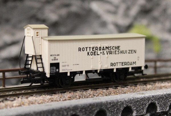 Tillig 17394 Kühlwagen "Rotterdamsche Koel- & Vrieshuizen", eingestellt bei der NS