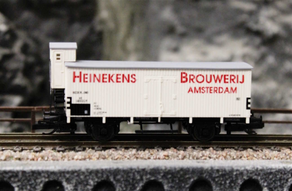 Tillig 17395 Kühlwagen "Heinekens Brouwerij Amsterdam", eingestellt bei der NS