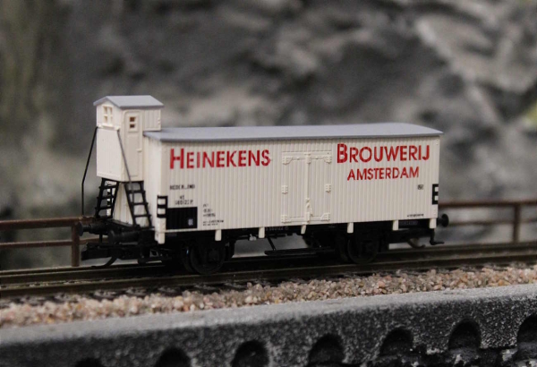 Tillig 17395 Kühlwagen "Heinekens Brouwerij Amsterdam", eingestellt bei der NS