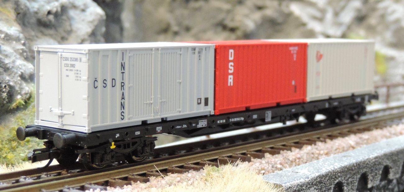 Tillig 18127 Containertragwagen Rgs 3910 der DR, beladen mit drei verschiedenen 20?-Containern, Ep. IV