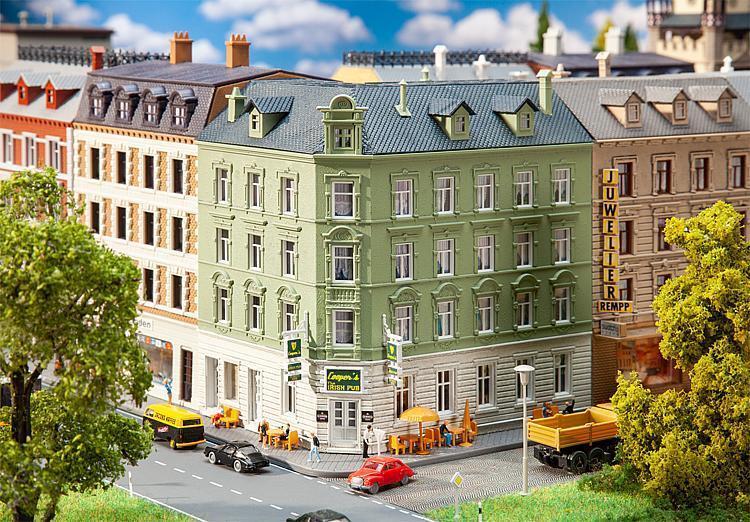 Faller 232313 Stadteckhaus mit Kneipe