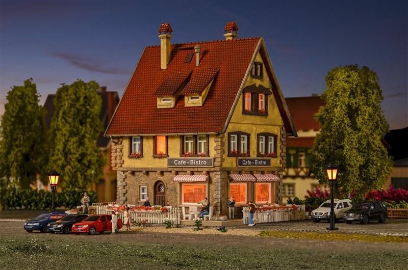 Vollmer 47695 N Café-Bistro mit Inneneinrichtung undLED-Beleuchtung, Funktionsbausatz