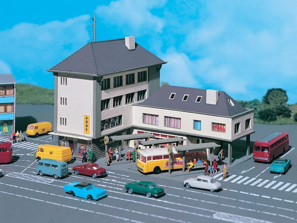 Vollmer 47724 N Postamt mit Nebengebäude und Bushaltestelle