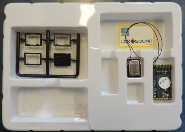 ESU 58412  LokSound 5 DCC/MM/SX/M4 "Leerdecoder", PluX22 mit Lautsprecher 11x15mm