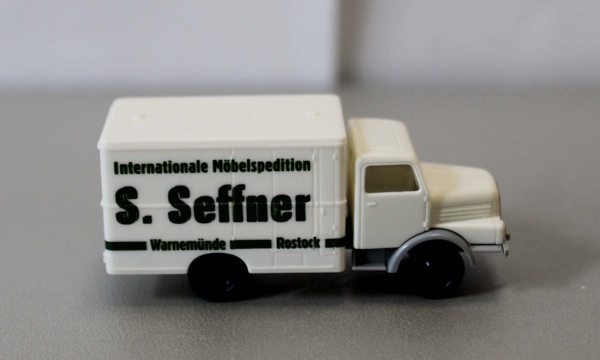 Tillig 19066 LKW H3A Kofferaufbau „Spedition Seffner“