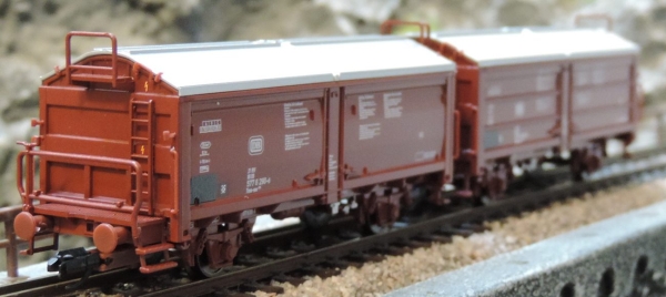 Tillig 01020 Güterwagenset der DB, bestehend aus zwei Schiebedach-/Schiebewandwagen Tims 858, Epoche IV -FORMNEUHEIT-