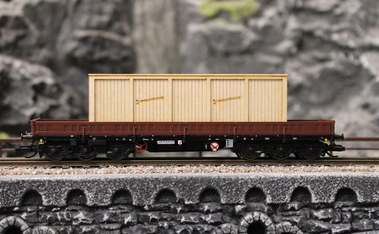 NPE Modellbau NW 52043 Schwerlastwagen Sas 4850 DR mit Wartburg-Kiste