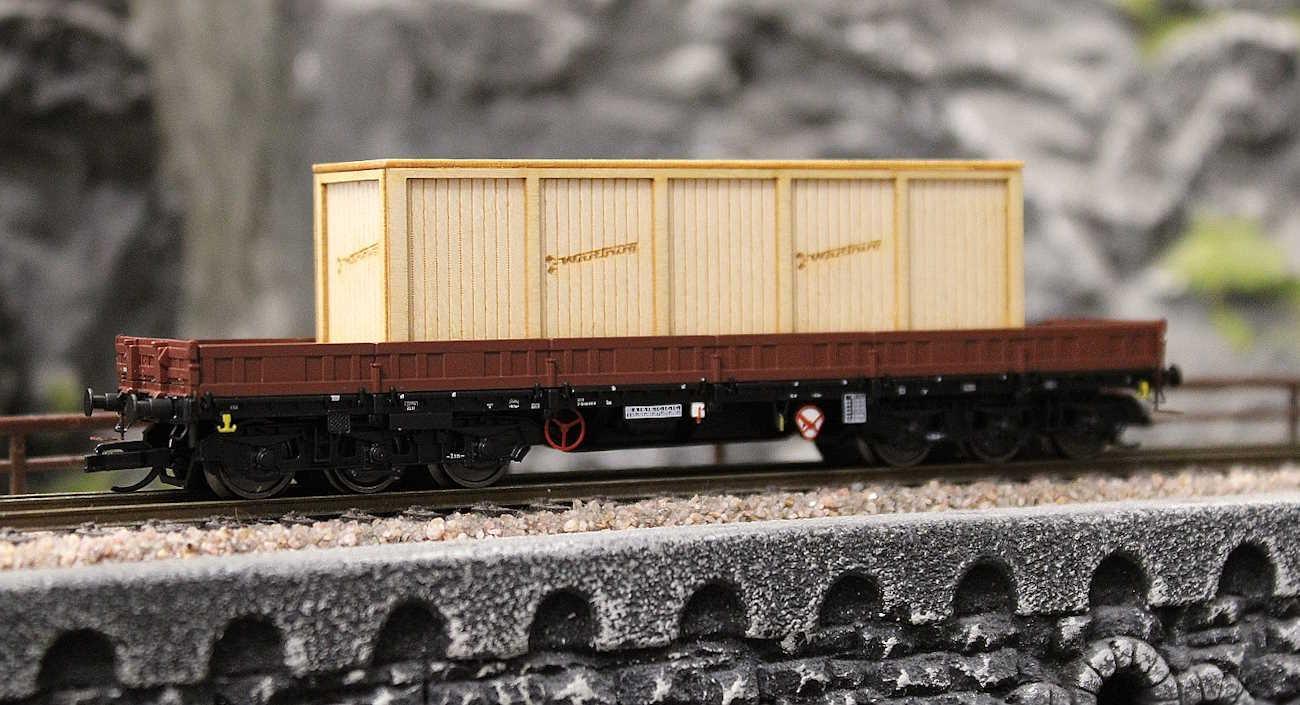 NPE Modellbau NW 52043 Schwerlastwagen Sas 4850 DR mit Wartburg-Kiste