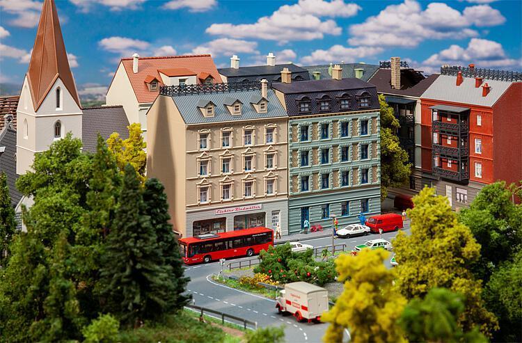 Faller 232379 Stadthäuser mit Elektrofachgeschäft