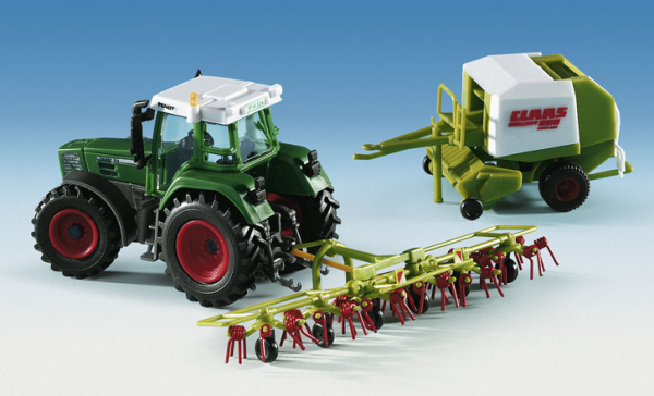 Kibri 12233 H0 FENDT Traktor mit Anbaugeräten