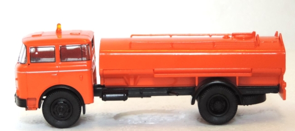 Brekina 71870 LIAZ 706 Sprengwagen, orange