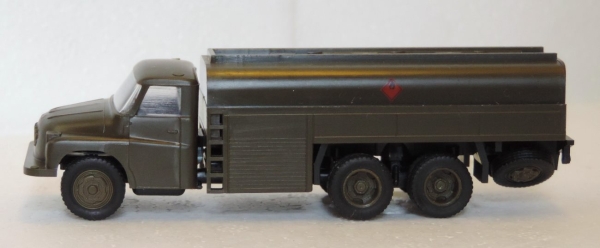 IGRA MODEL 66817013 Tatra 138 Benzintankwagen