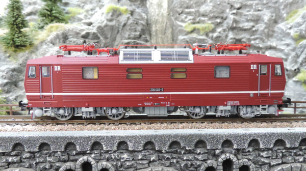 Roco 71220 Elektrolokomotive BR 230 DR - Sound Version