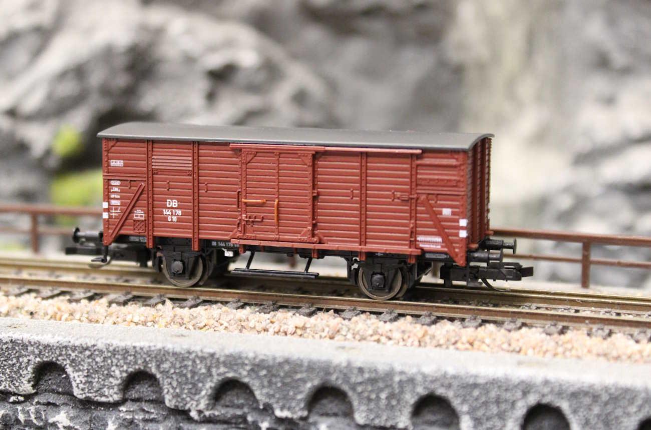 Tillig 17928 Gedeckter Güterwagen G 10 der DB