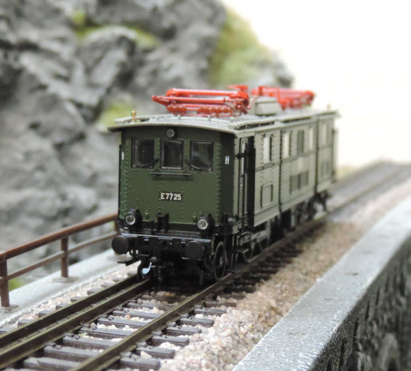 Tillig 96400 Elektrolokomotive E 77 der DR