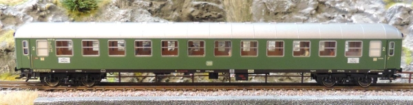 Märklin 43920.003 Schnellzugwagen 2.Klasse DB mit 10x Preiser Figuren - Sonderauflage