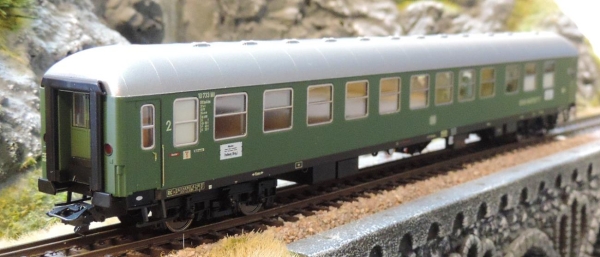 Märklin 43940.001 Halbspeisewagen 2.Klasse DB mit 10x Preiser Figuren - Sonderauflage