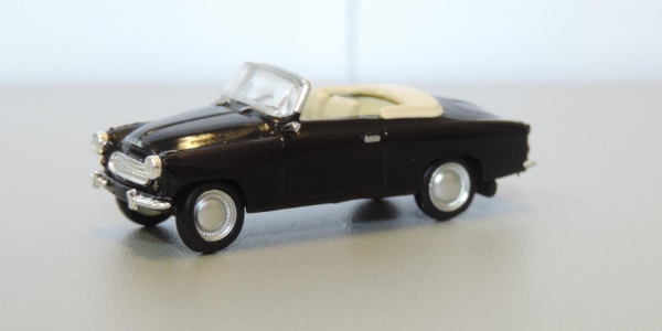 Brekina 27438 Skoda Felicia Verdeck elfenbein schwarz, 1959,