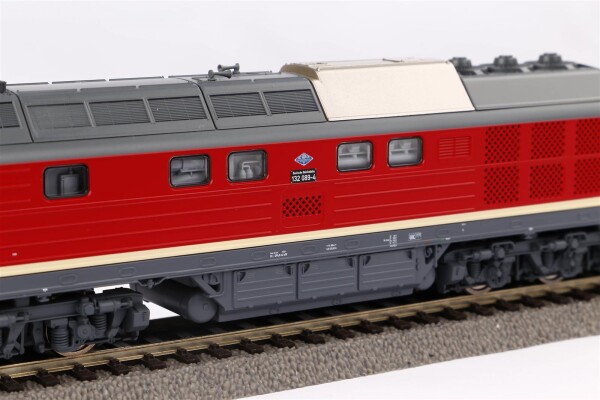 Piko  52910 Diesellokomotive BR 132 schmaler Streifen DR IV
