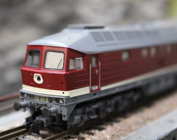 Roco 36421 Diesellokomotive BR 132 DR HE-Sound-Version