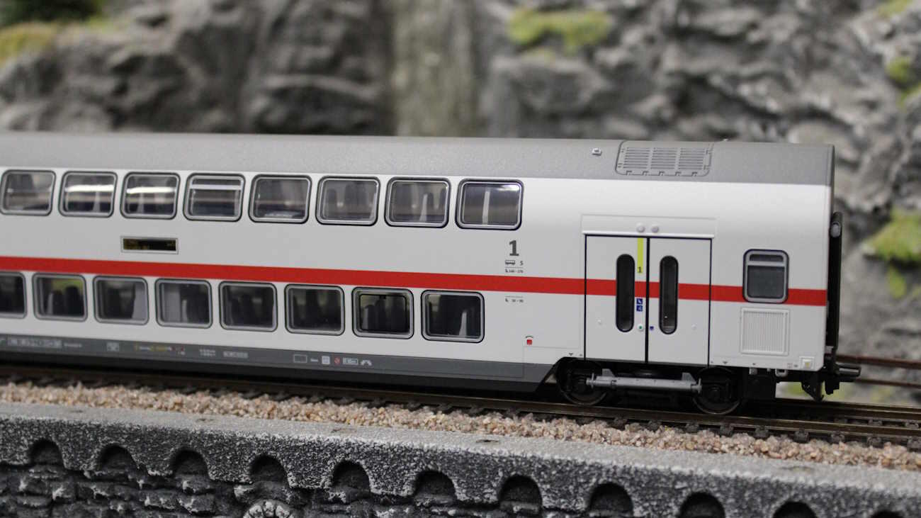Trix 23253 IC2 Doppelstock-Mittelwagen DApza 687.2, 1. Klasse DB
