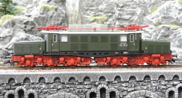 Trix 25991 Elektrolokomotive BR 254 DR - Sound Version