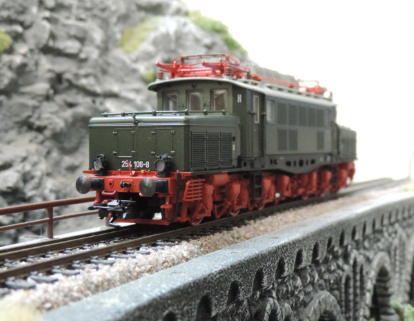 Trix 25991 Elektrolokomotive BR 254 DR - Sound Version