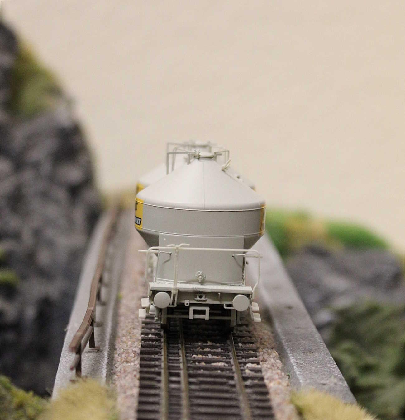 Brawa 50573 Staubbehälterwagen Ucs 908 "Mandt Feldspat" der DB