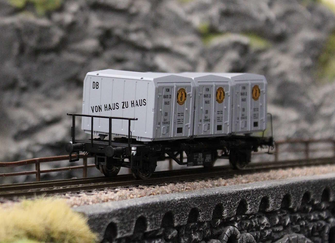 Brawa 50596 Behältertragwagen BTs 30 der DB, mit Ekrt 212 "Von Haus zu Haus Zündapp"