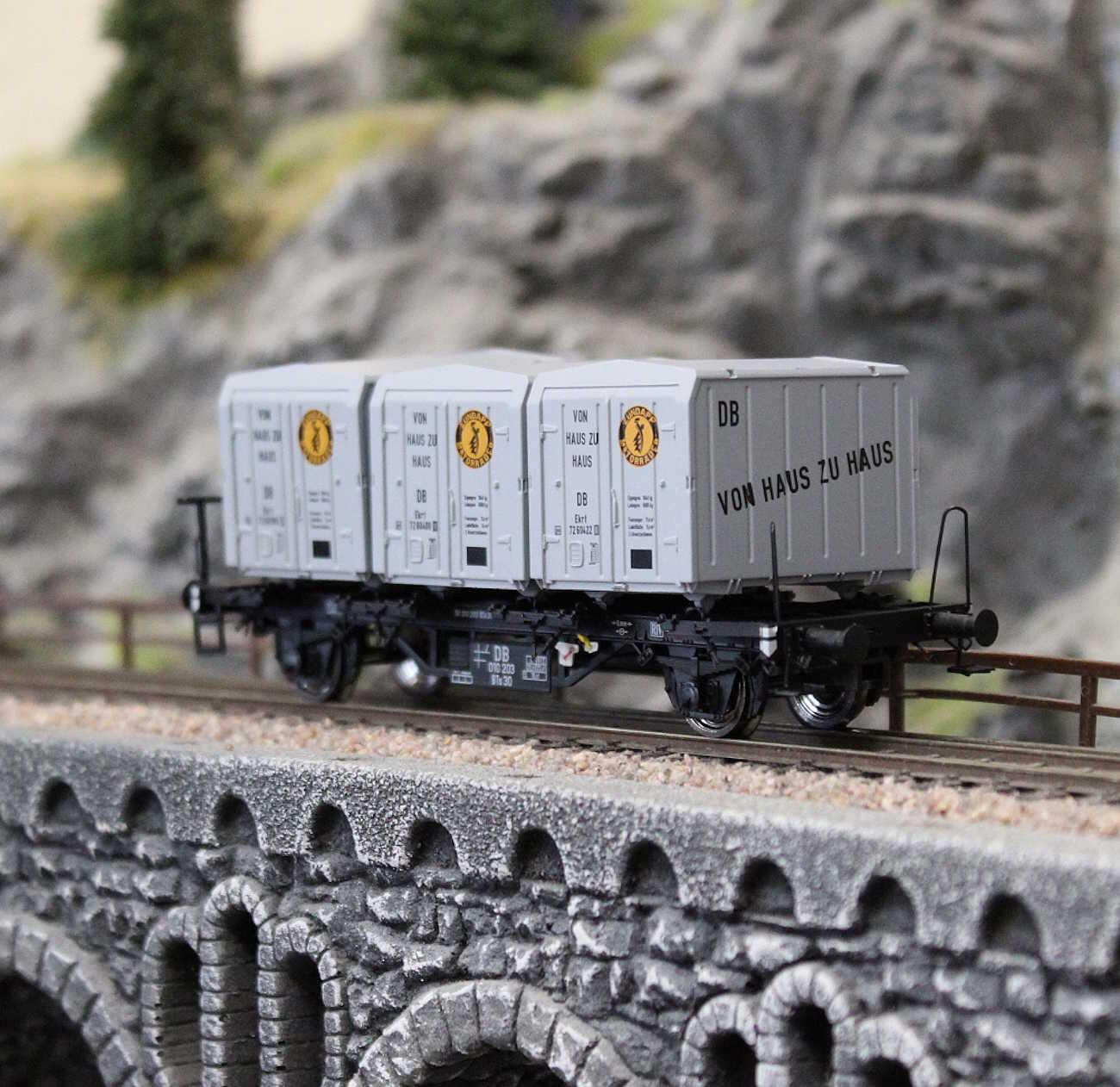 Brawa 50596 Behältertragwagen BTs 30 der DB, mit Ekrt 212 "Von Haus zu Haus Zündapp"