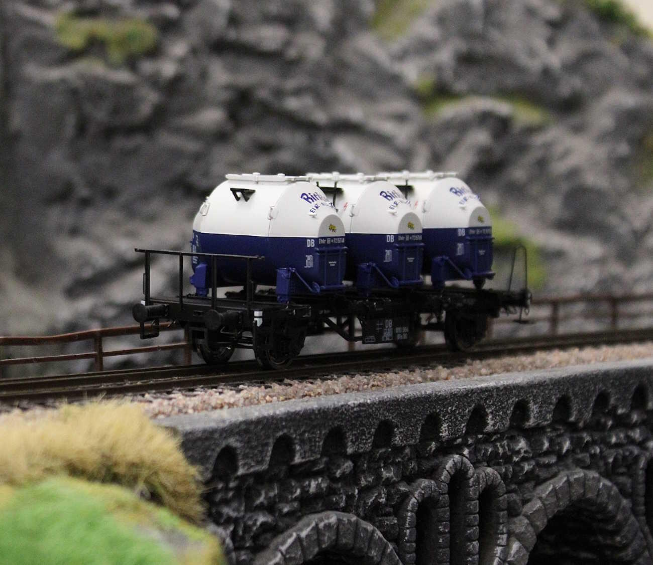 Brawa 50598 Behältertragwagen BTs 30 der DB, mit Efkr 401 "Birkel"