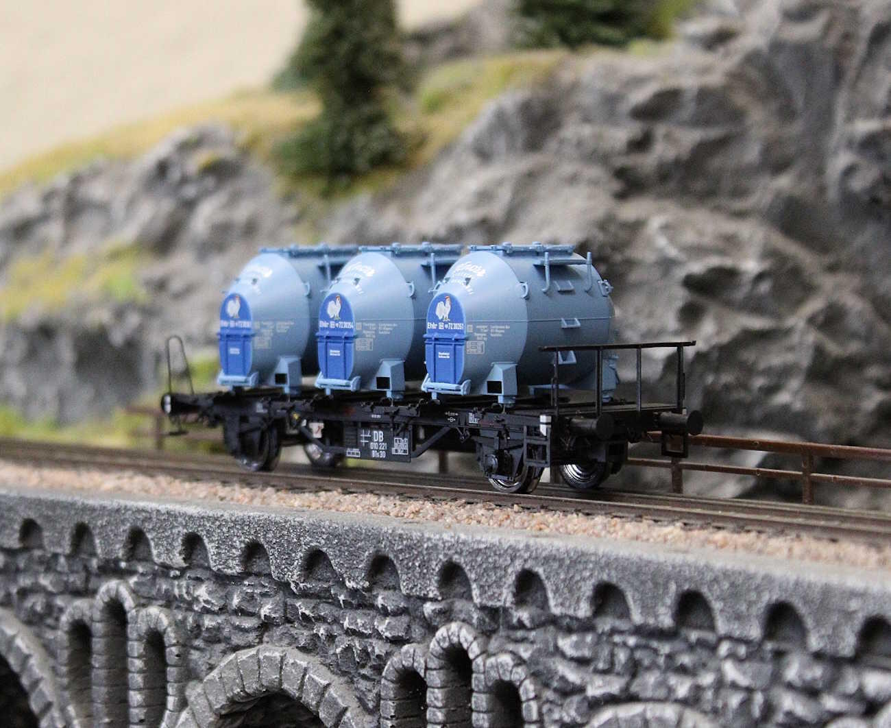 Brawa 50599 Behältertragwagen BTs 30 der DB, mit Efkr 401 "Knorr"