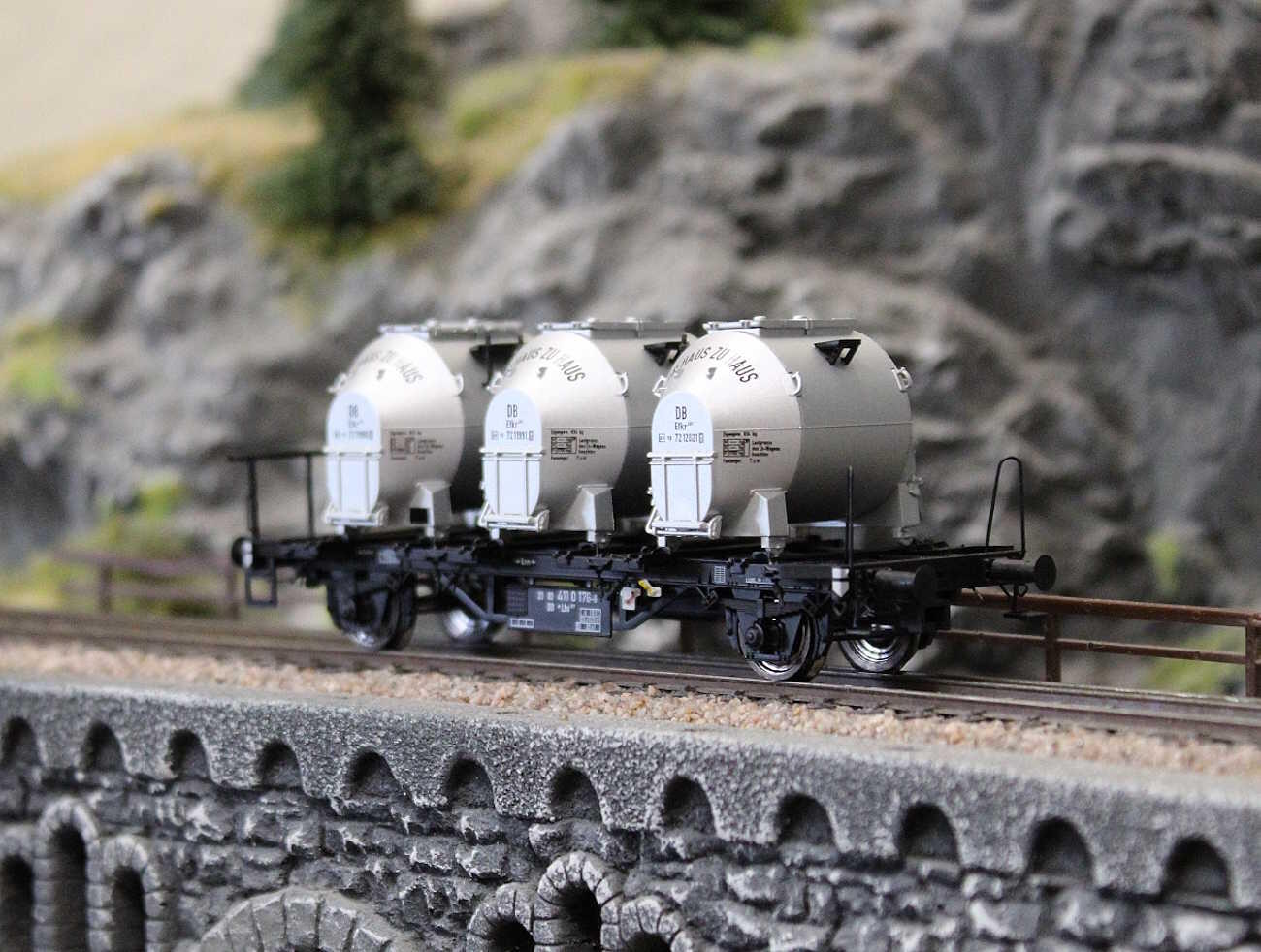 Brawa 50601  Behältertragwagen Lbs 577 der DB, mit Efkr 401 "Von Haus zu Haus"