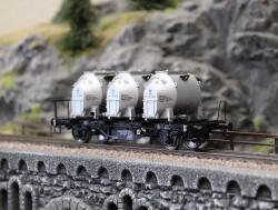 Brawa 50601  Behältertragwagen Lbs 577 der DB, mit Efkr 401 "Von Haus zu Haus"